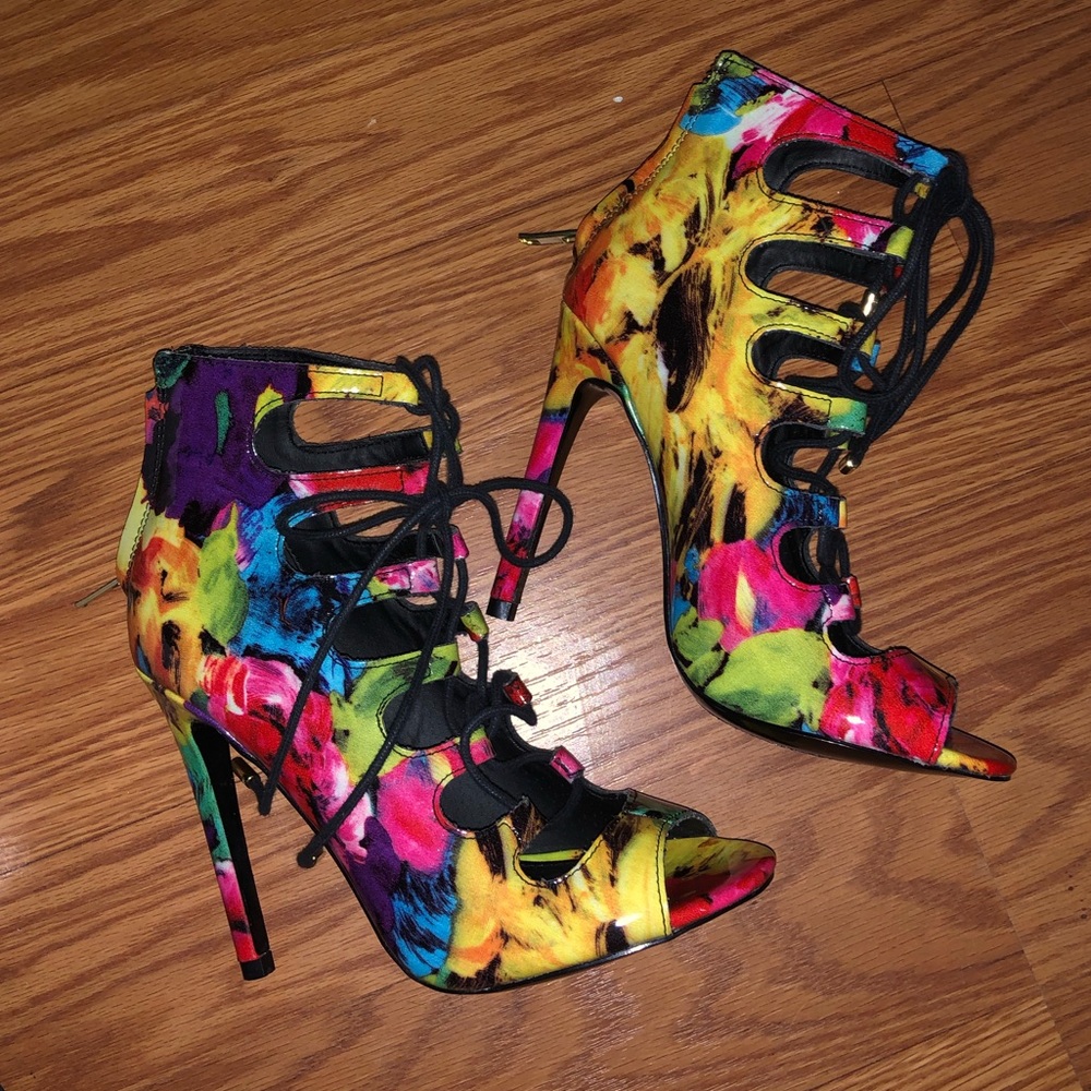 Final Summer SALE! Steve Madden Floral Heel